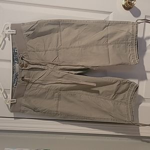 One 5 One Large women's 3/4 length shorts